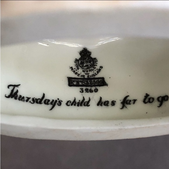 ⭐️Royal Worcester⭐️Porcelain Figurine - Picture 9 of 10